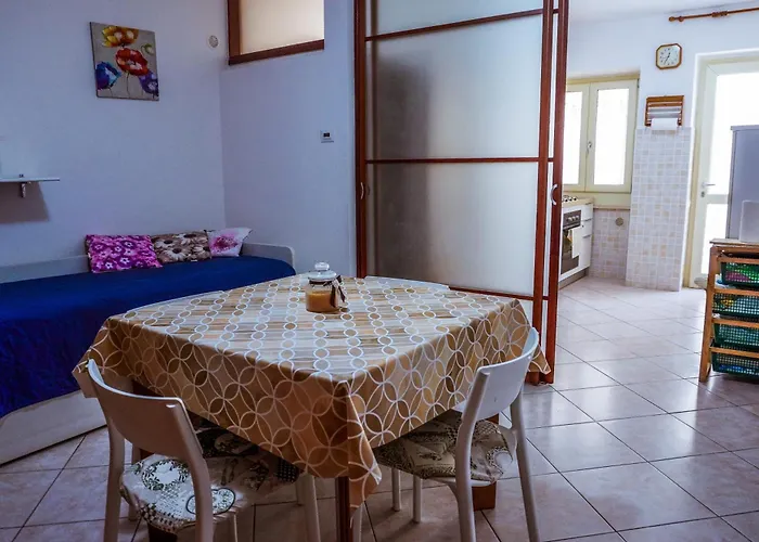 Graziosa Casa In Zona Centrale Latratino